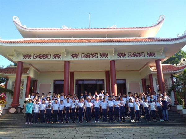 Hoc tap ngoai NT18.jpg